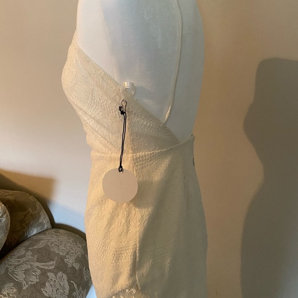 Tularosa The Napa Dress in White - Picture 6 of 7